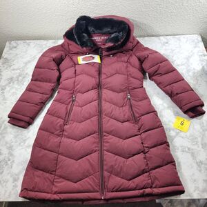 Andrew Marc Coat Womens Size Small Burgundy Puffer Hooded Faux Fur Long Chevron